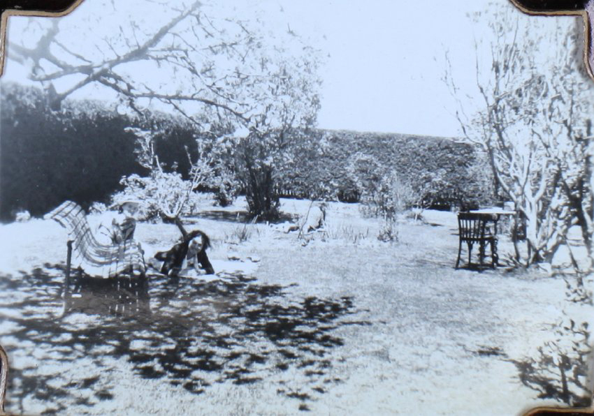 Sturry Garden, Kitty Miller, Lorraine Perkins, Heather Longworth, 1939 