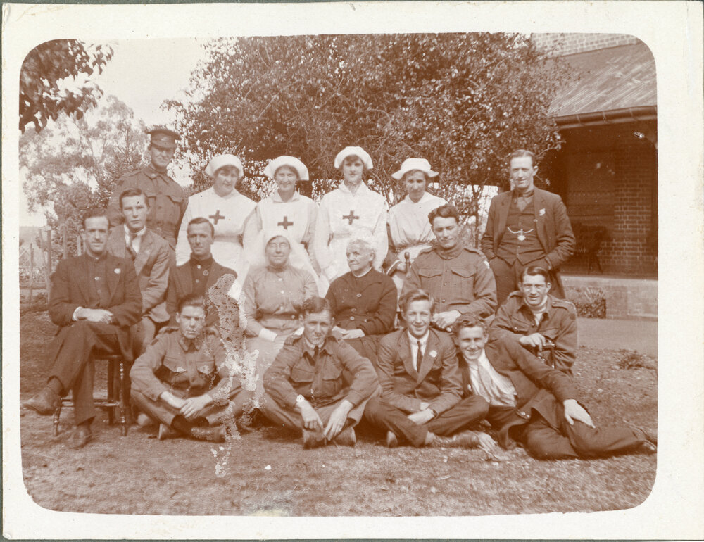 Soldiers and nurses, Booloominbah, c. 1918