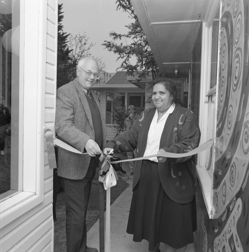 Oorala Centre opening, Prof C. Hawkins and Mrs Diane Roberts, 1992