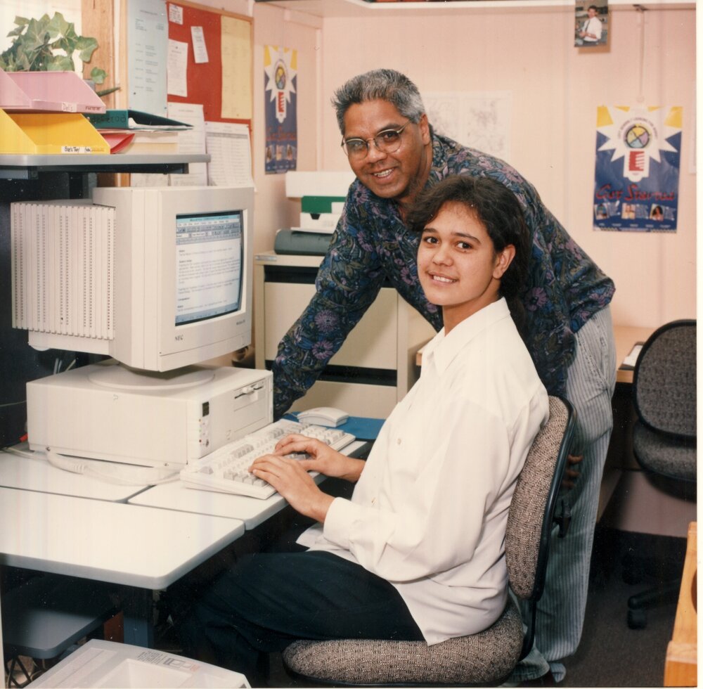 Les Ahoy with student, Oorala Centre, 1994