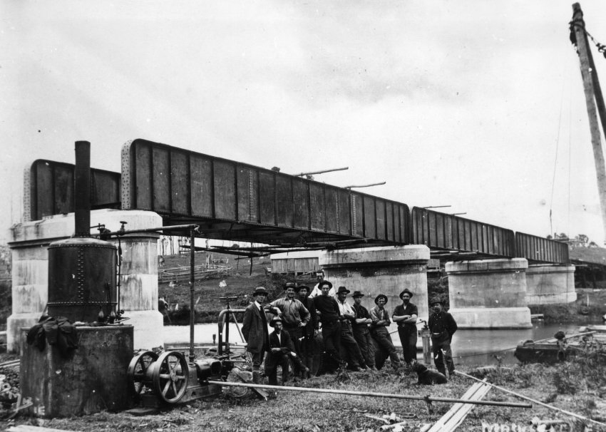 Construction of railway bridge across the Nambucca River
