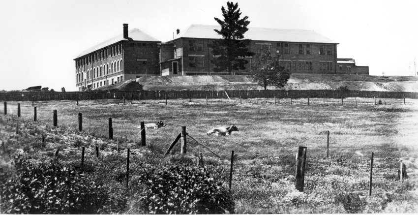 Armidale Teachers' College, southern and western wings complete, c.1930