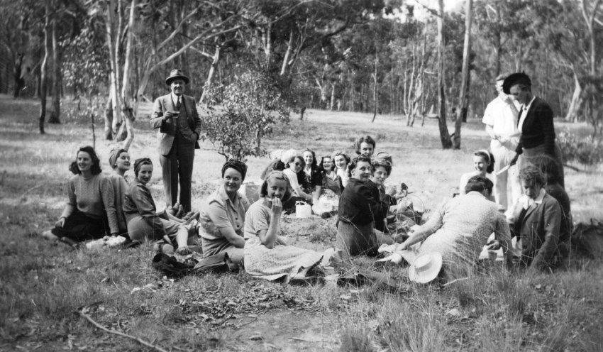 Armidale Teachers' College, picnic group above Wollomombi Gorge, October 1946