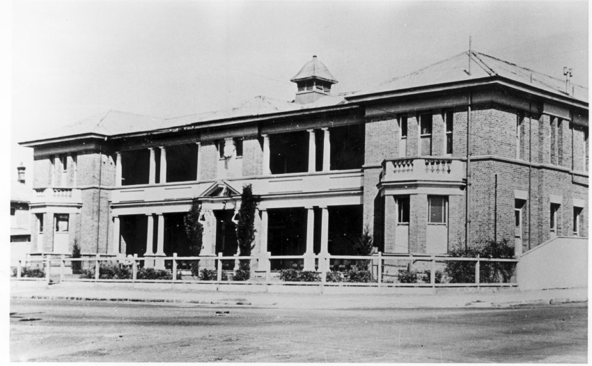 Armidale Teachers' College - S.H. Smith House on south-eastern corner of Barney and Dangar Streets, 1955