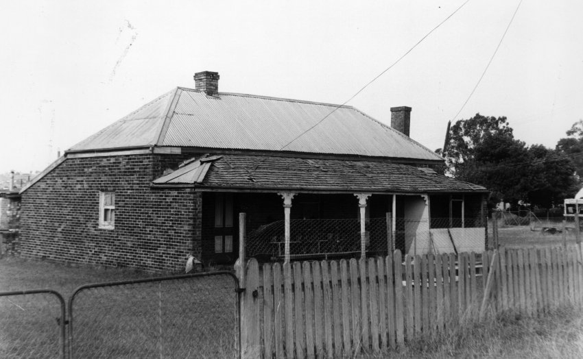 Cottage near Armidale Brick Pit, 1980