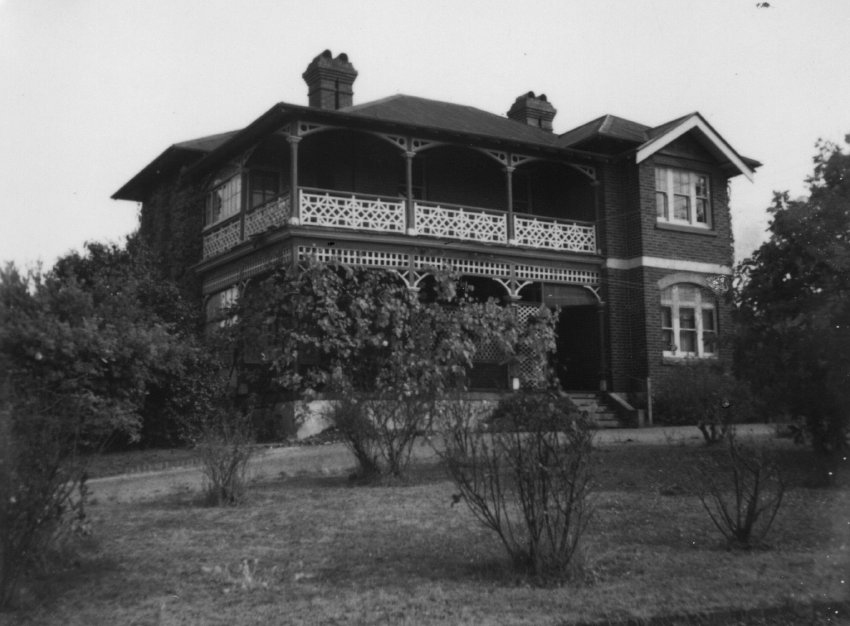Miss Dight's old home, south-west corner Mann and Marsh Streets, facing north