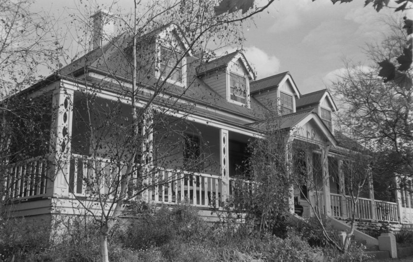 Comeytrowe (built c. 1880s), north-west corner Mann and Marsh Streets, facing north