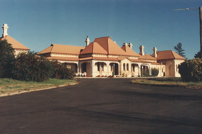 Railway station, Armidale, June 1990