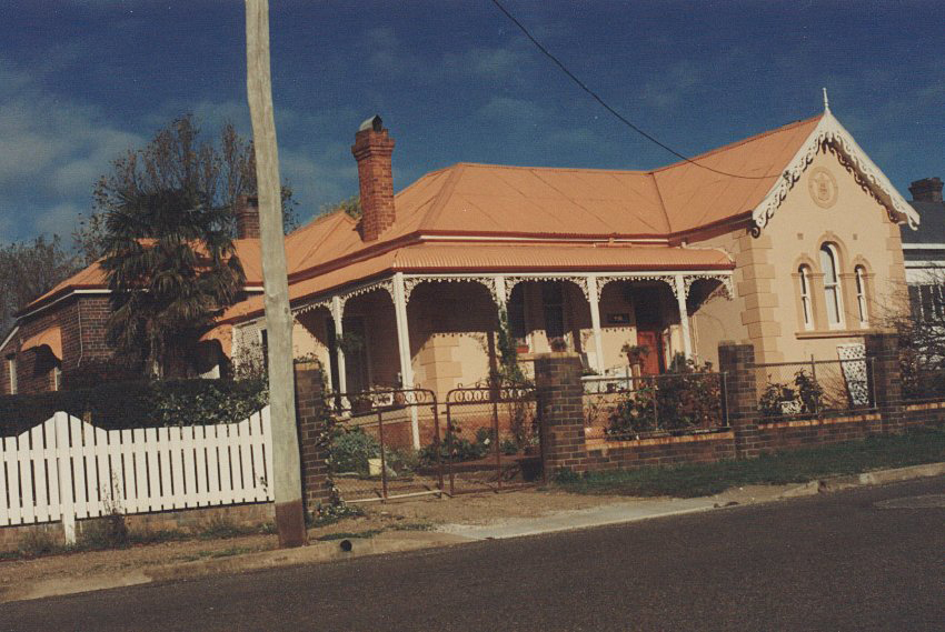 House at 90 Brown Street, built by Edmund Lonsdale c. 1890, June 1990