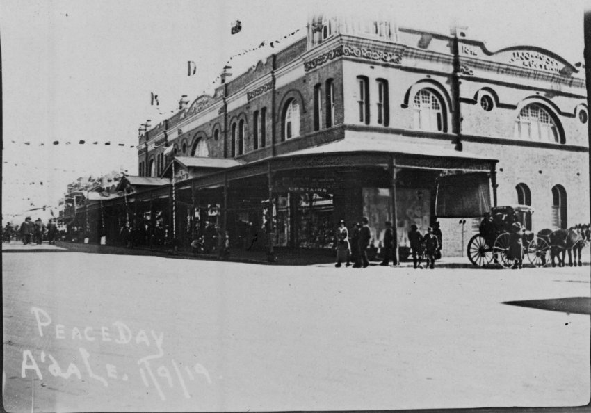 Peace Day Procession, Beardy Street, Armidale, 1919