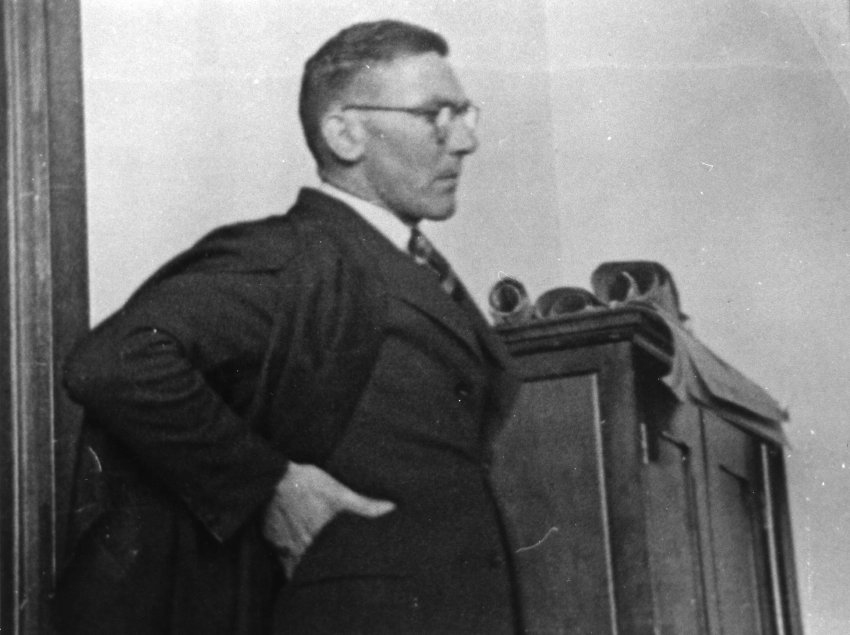 Alton Greenhalgh ("Greeny") lecturing at Armidale Teachers' College, 1941-42, Psychology and Geography