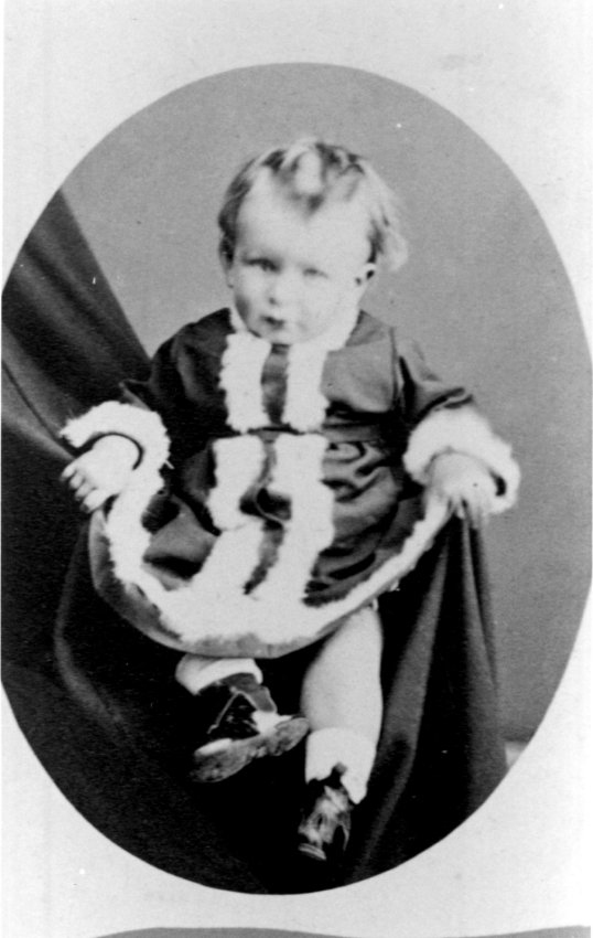 Small child, Scholes family