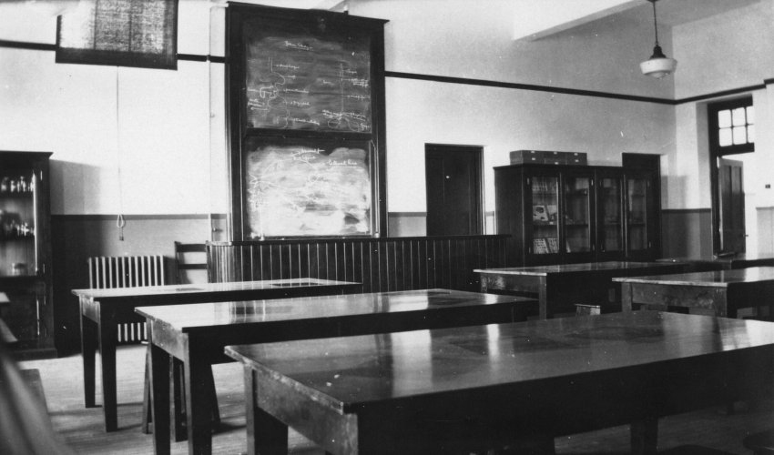 Armidale Teachers' College: Interior view of portion of nature study room, 1930