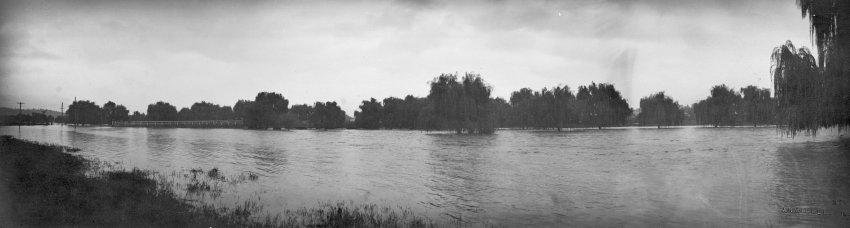 Flood scene, looking east towards Marsh Street (Stephen's Bridge), 19 February 1928