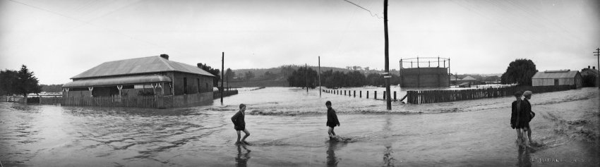 Flood scene in Dumaresq Street, near the gasworks, 19 February 1928