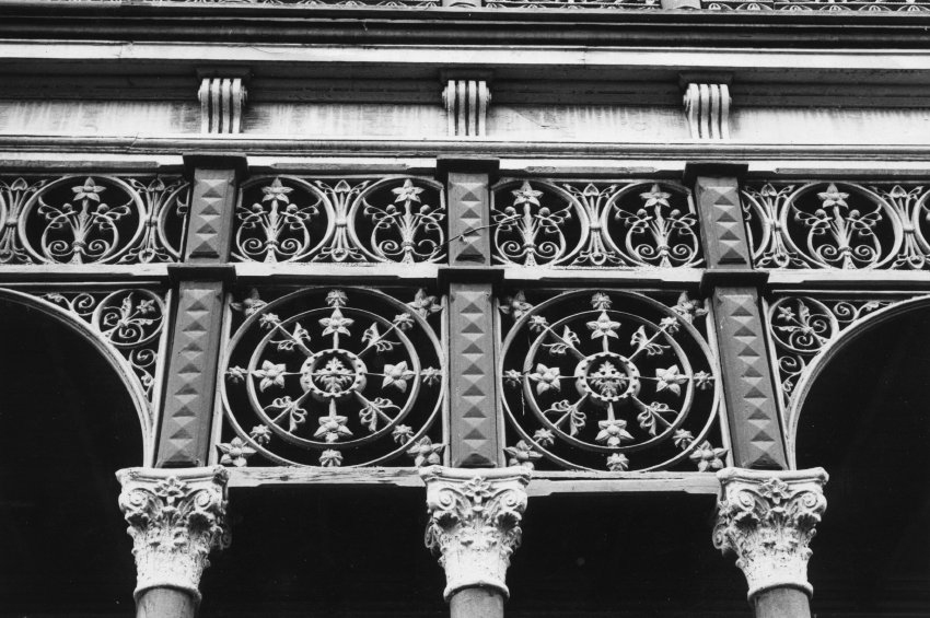 Detail of cast-iron work on Imperial Hotel, Armidale