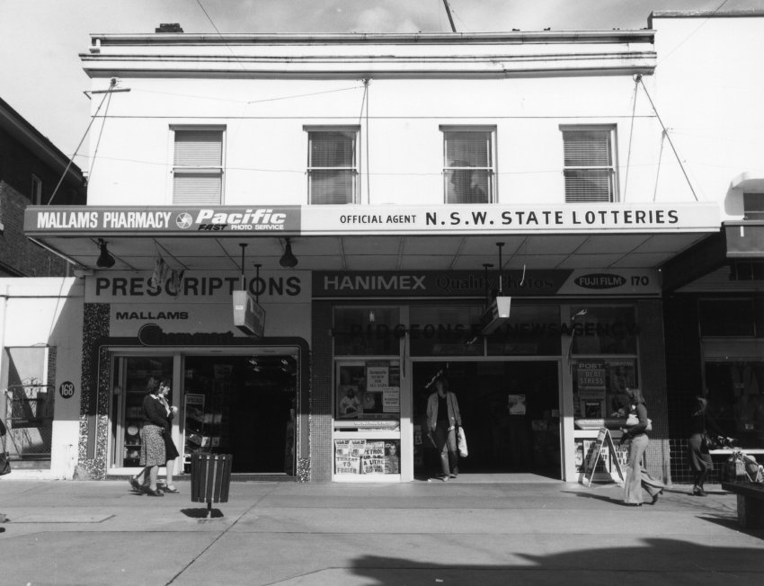 Mallam's Pharmacy and Pidgeon's Newsagency, Beardy Street, 1980