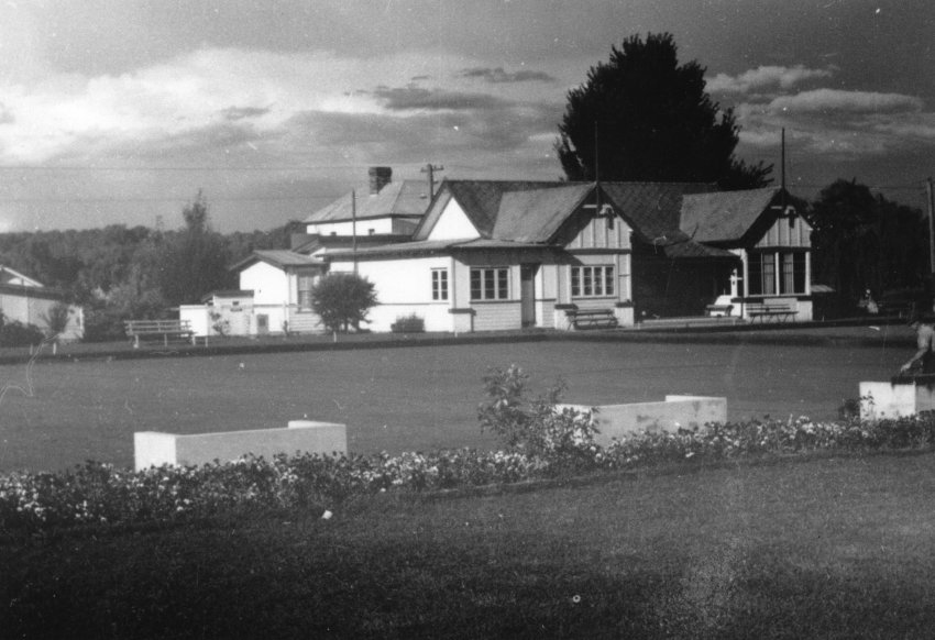 Armidale Bowling Club clubhouse, Beardy Street, 1980