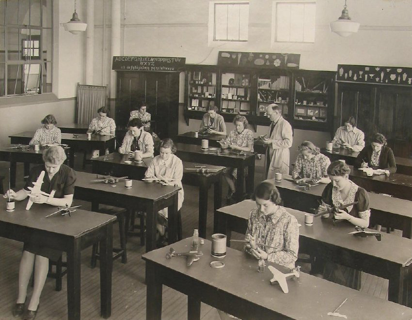 Armidale Teachers' College students painting aeroplane models, 1941