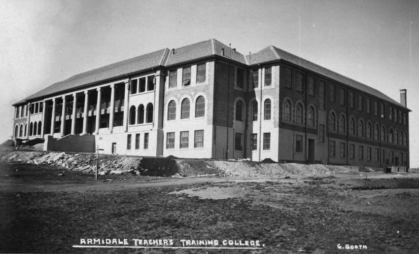 Armidale Teachers' College: View of front of main building, 1929