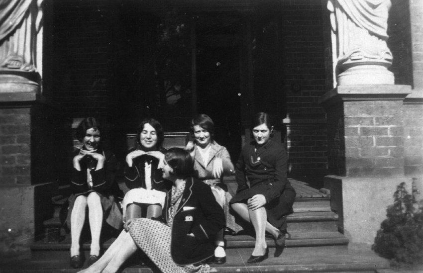 Armidale Teachers' College: Smith House: Mollie Scutt, Gertie Thomas, Elaine Goodwin, Peggy Drummond, Sheila Campbell, 1930-1931 Session