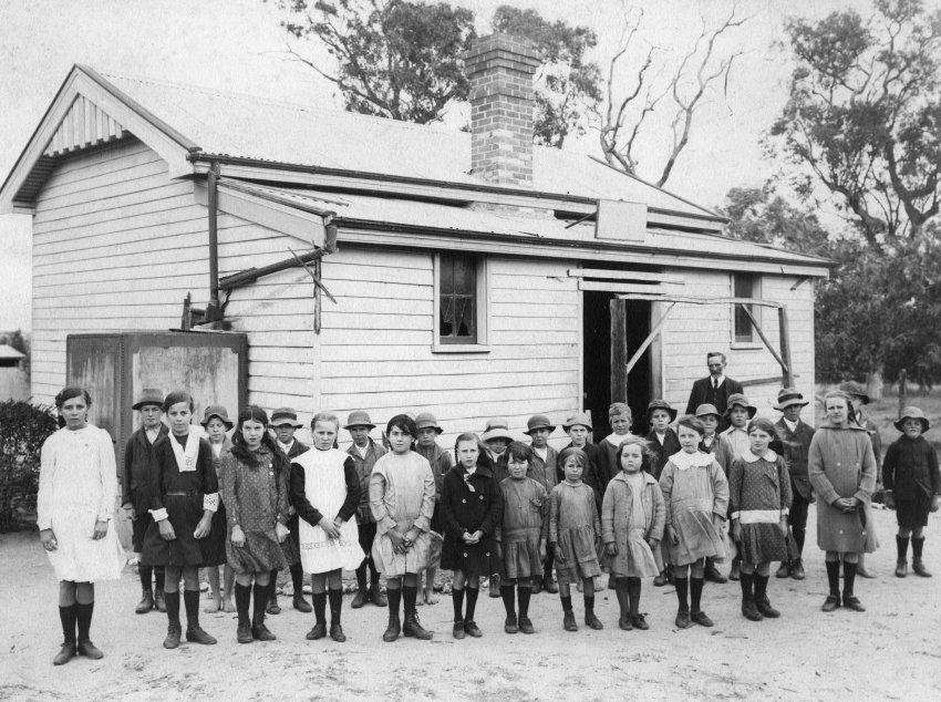 Small country school - Budgee Budgee, c. 1920