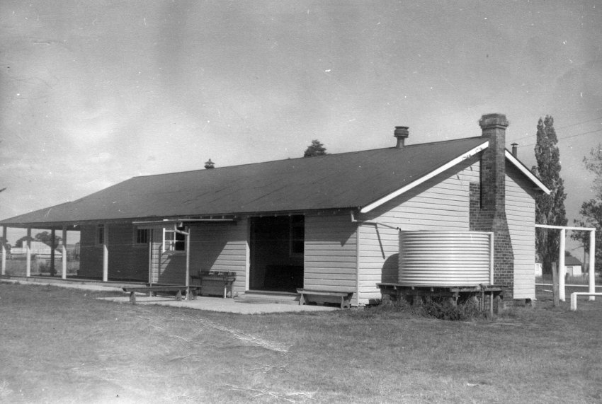 Kentucky Public School building, Centenary, 1968