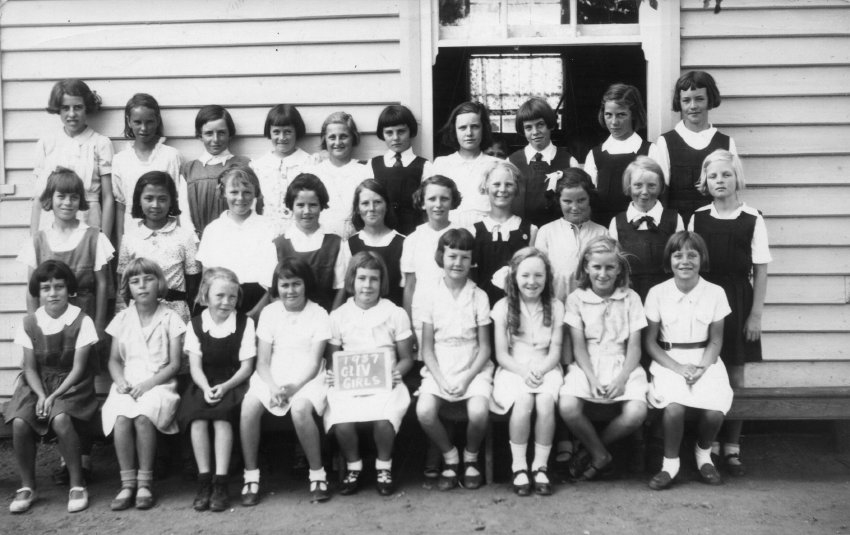 Grade IV class group (girls), Mrs Campbell, at an Inverell School, 1937