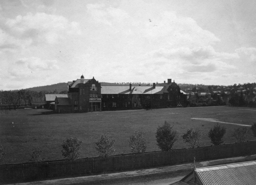 The Armidale School, looking south-west from Racecourse