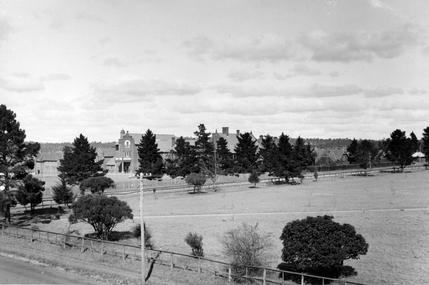 The Armidale School, looking south-east from Racecourse