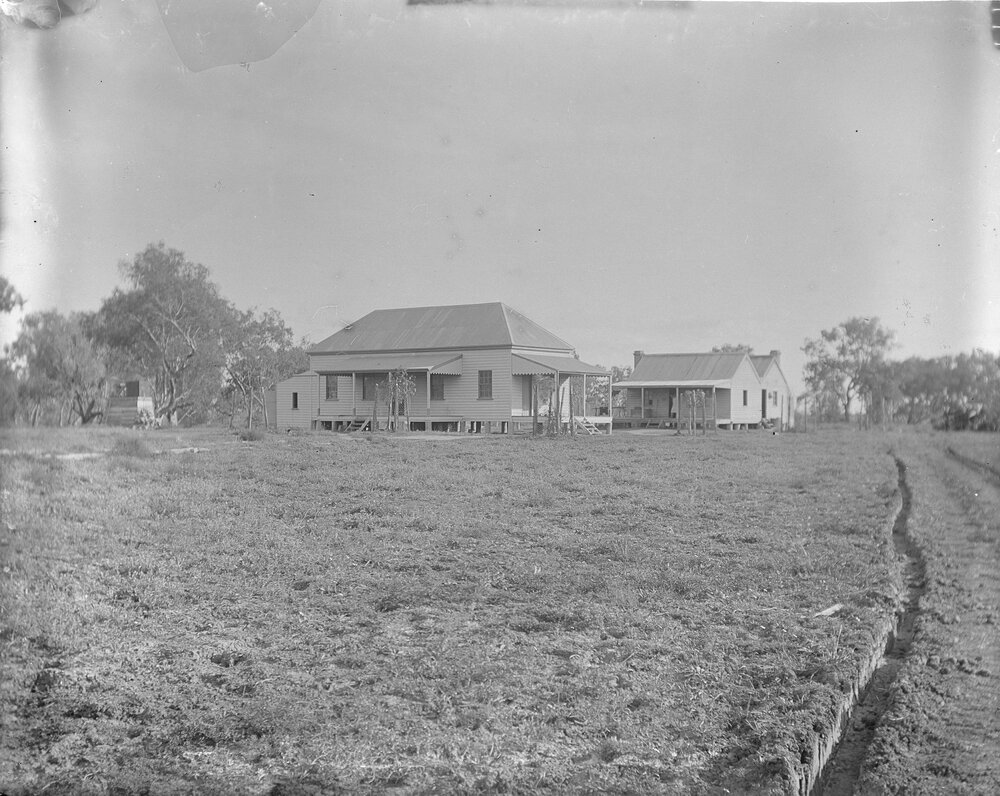 Men's huts, Welltown, 1905