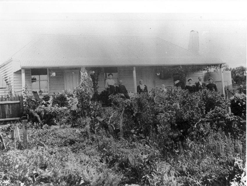 Lynn family group in front of farm house, Glencoe, NSW