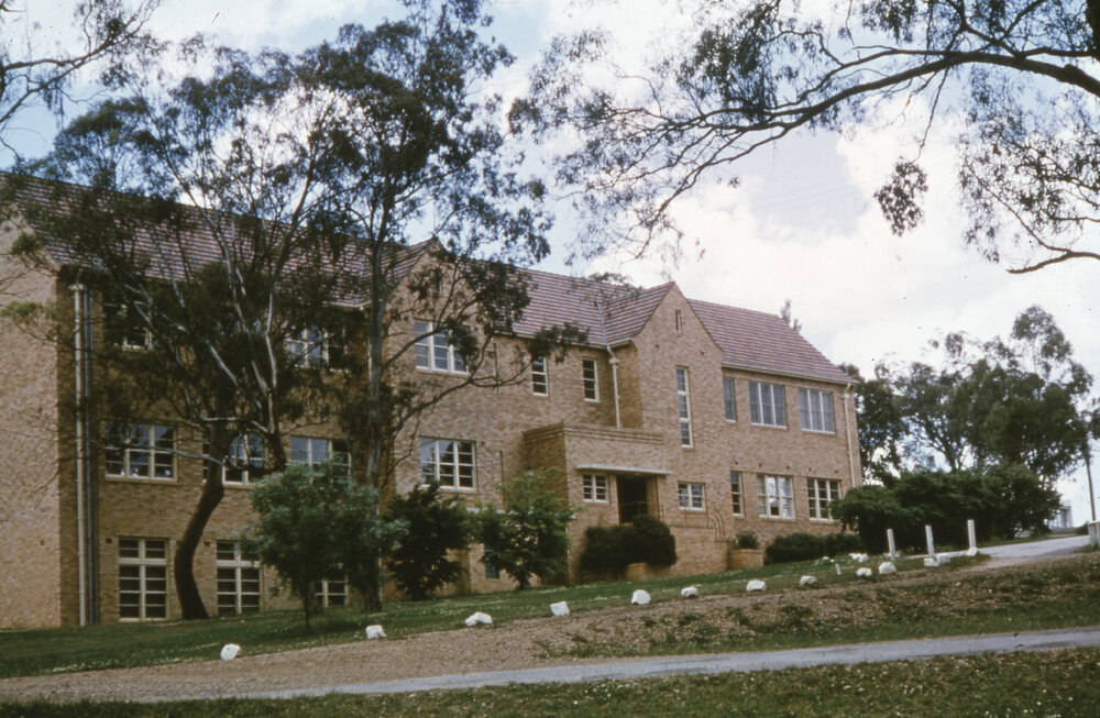 Academic building, UNE