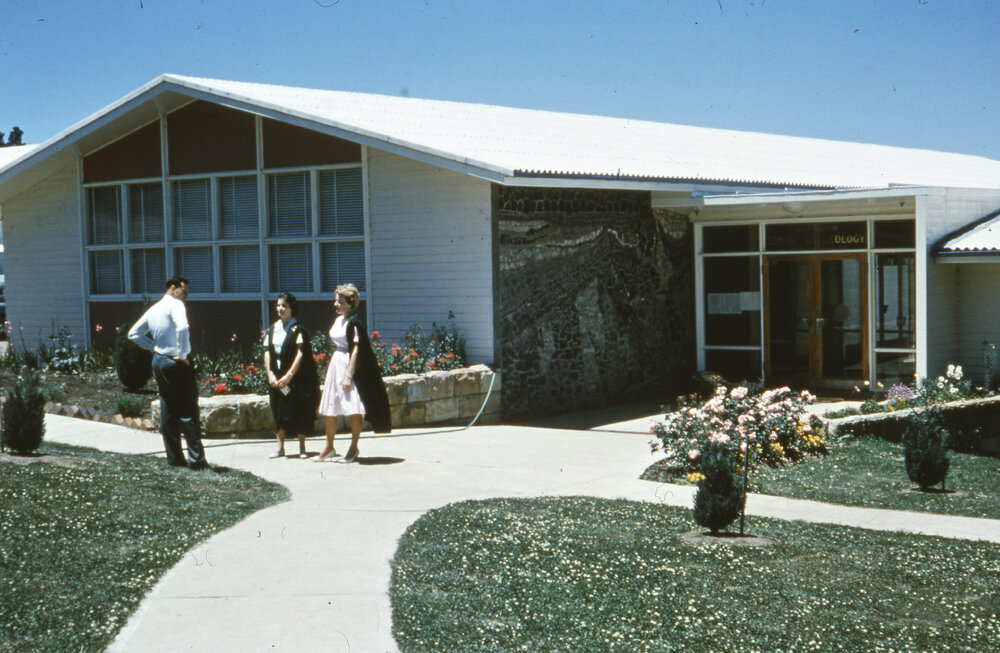Students outside the Geology building, UNE