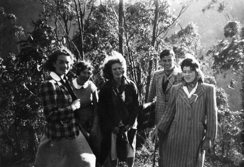 Armidale Teachers' College biology excursion, top of Hillgrove Gorge, May 1946
