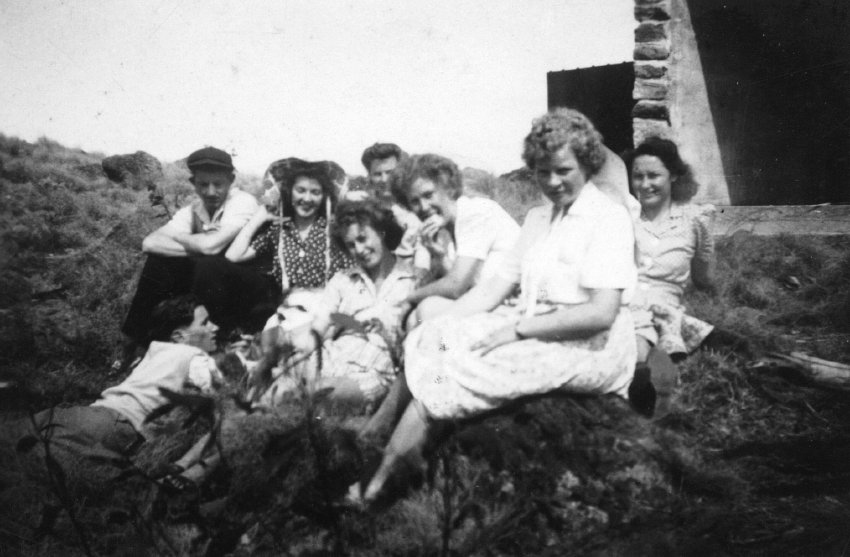 Armidale Teachers' Colleg group at Point Lookout, 29 September 1945