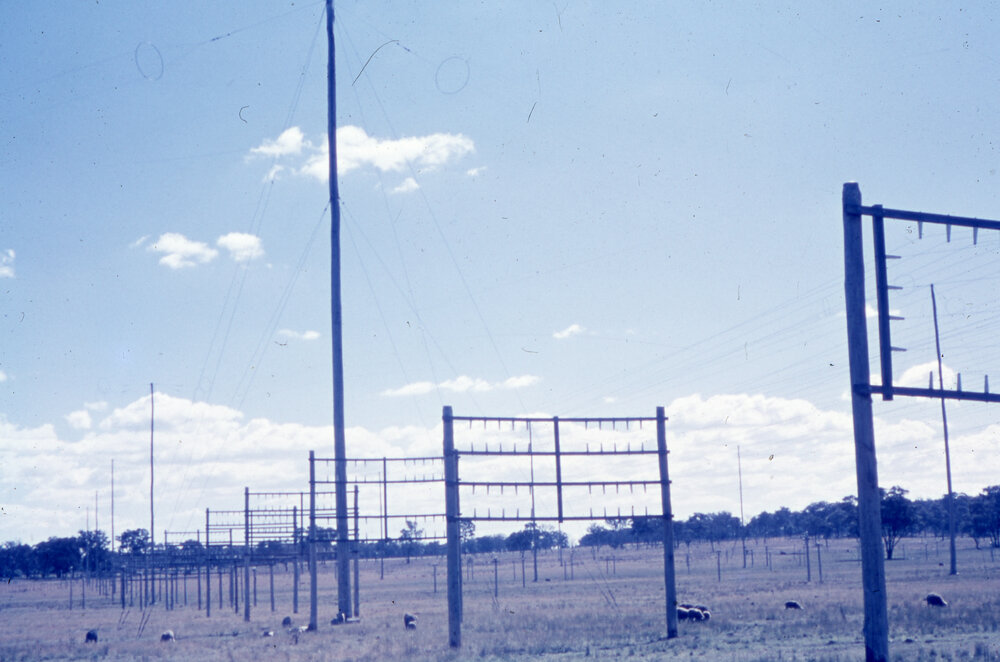 [Antennas, UNE?]