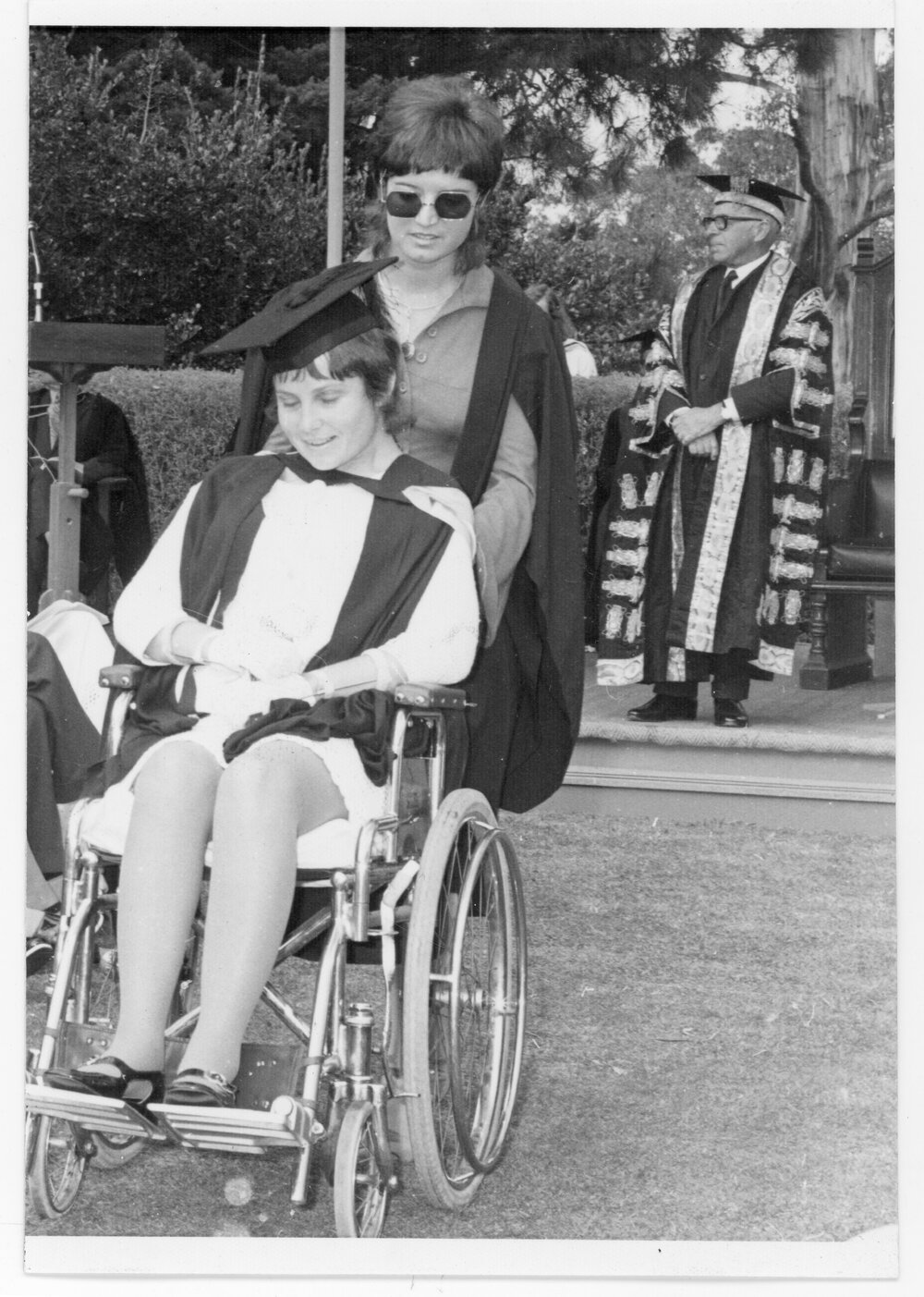 Graduation ceremony, UNE