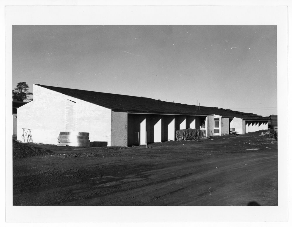 Drummond Centre, UNE 