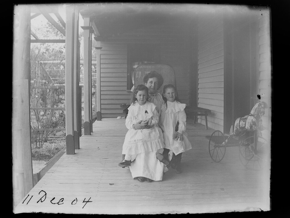 Bess, Maggie and Georgie on the verandah, 1904