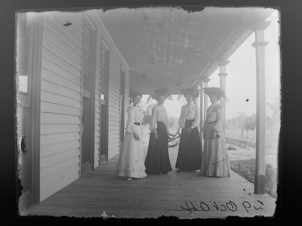 [Misses Turnbull, Thomas and Gunns] at Welltown, 1904