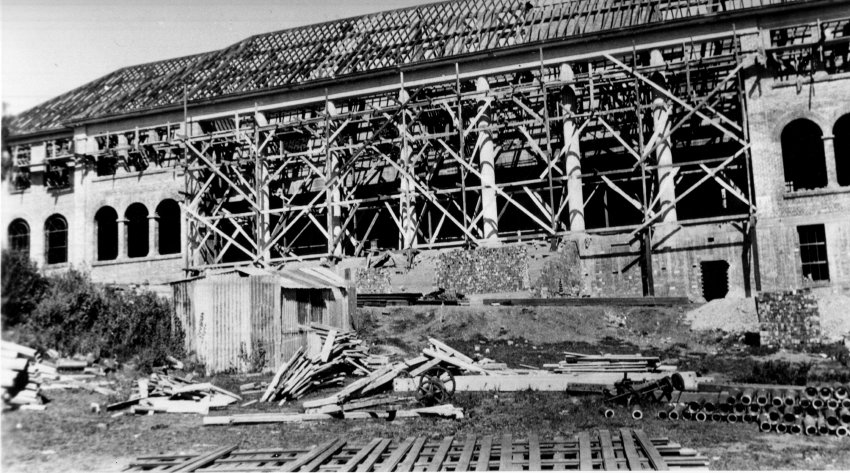 Armidale Teachers' College: Front of northern wing with roof supports in position, 1930
