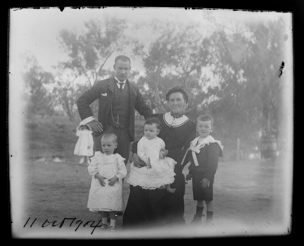 Family group portrait, 1904