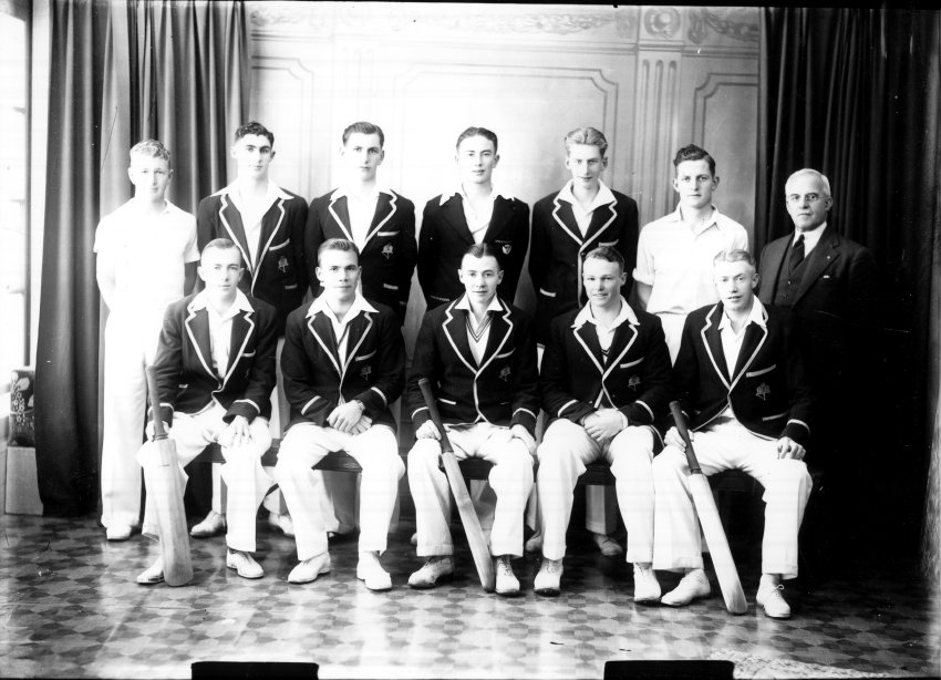 Armidale Teachers' College,  C.B. Newling with the Armidale Teachers' College Cricket Team 1939