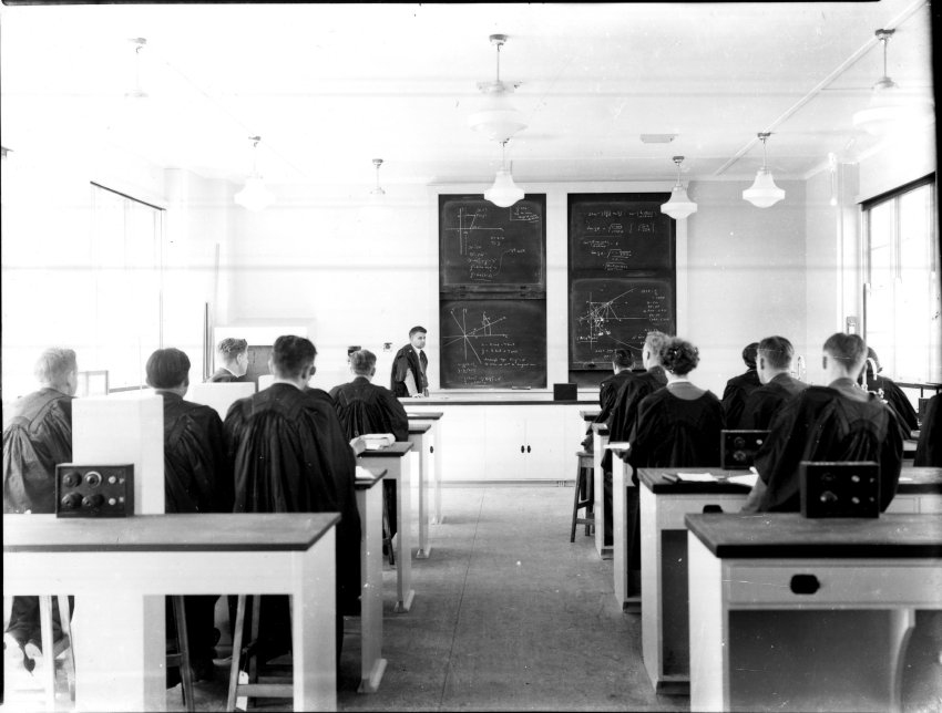 Science class at New England University College, Armidale, 1940