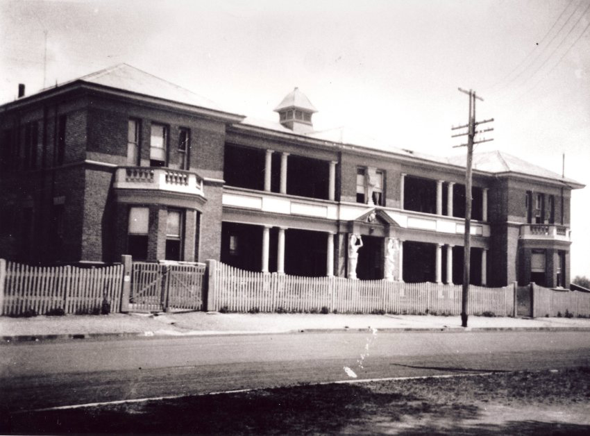 Armidale Teachers' College: Smith House viewed from Central Park, 1947