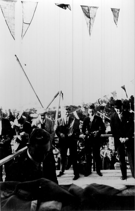 Armidale Teachers' College, Hon. D.H. Drummond, Minister for Education, unveiling one of the foundation stones, 2 November 1929