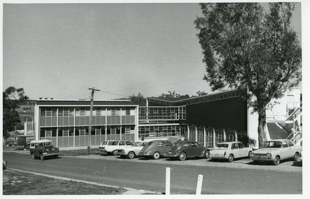 Cars parked in front of the Rural Science building, UNE