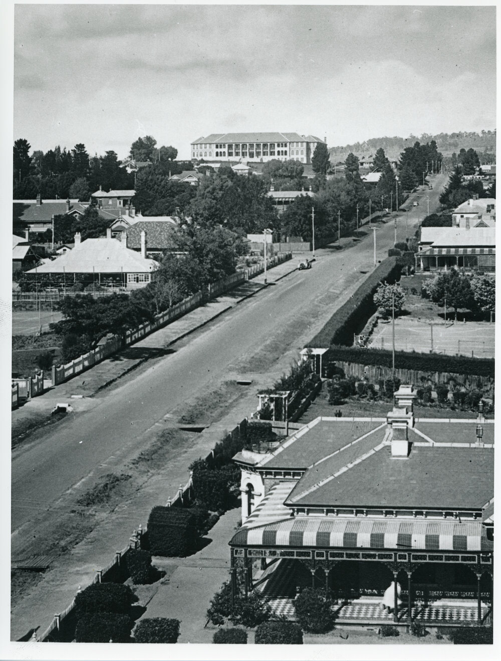 View of Dangar Street South and the Armidale Teacher's College