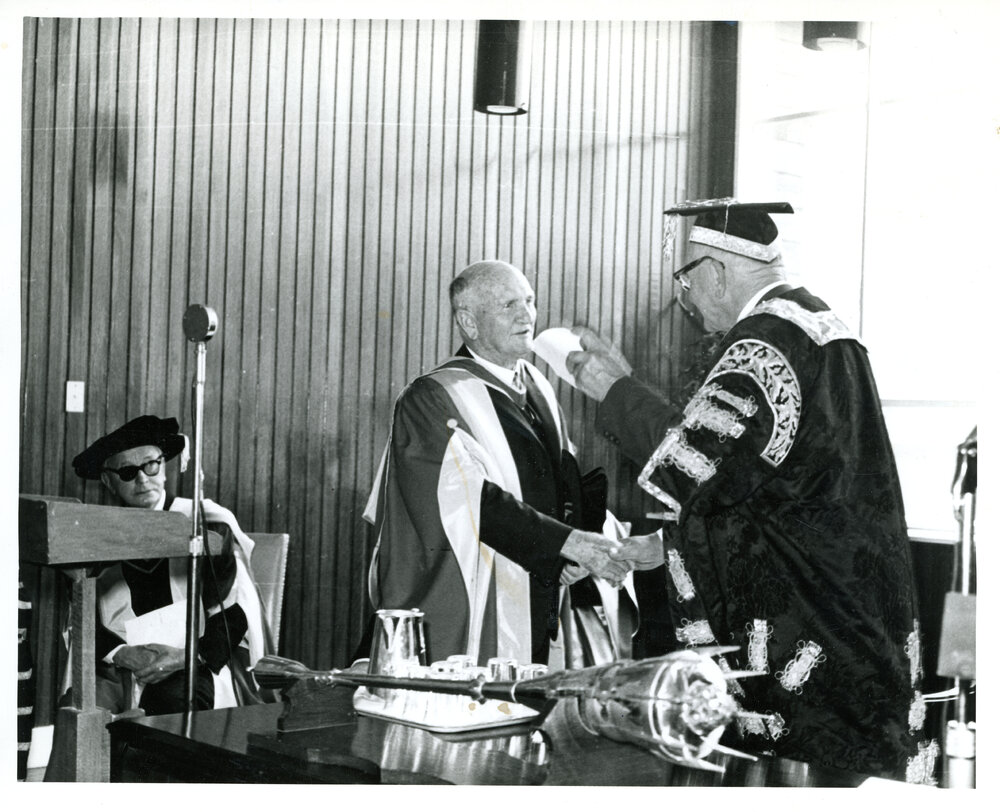 Sir Richard Lanne-Poole confers Honorary degree on Sir Albert Axon